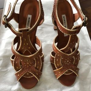 Preowned ✨ Manolo Blahnik Cognac Sandals Size 38